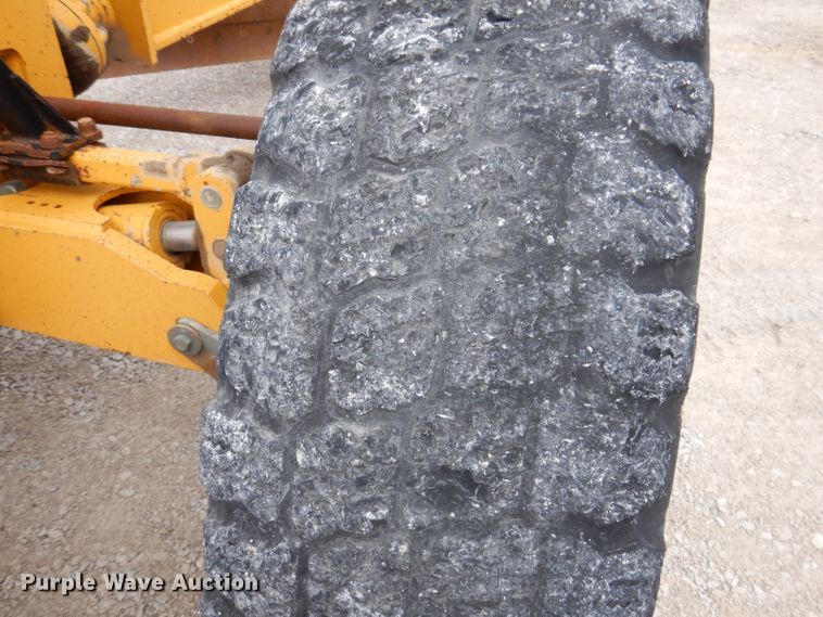 image for item DK1994 2001 John Deere 770CH  motor grader