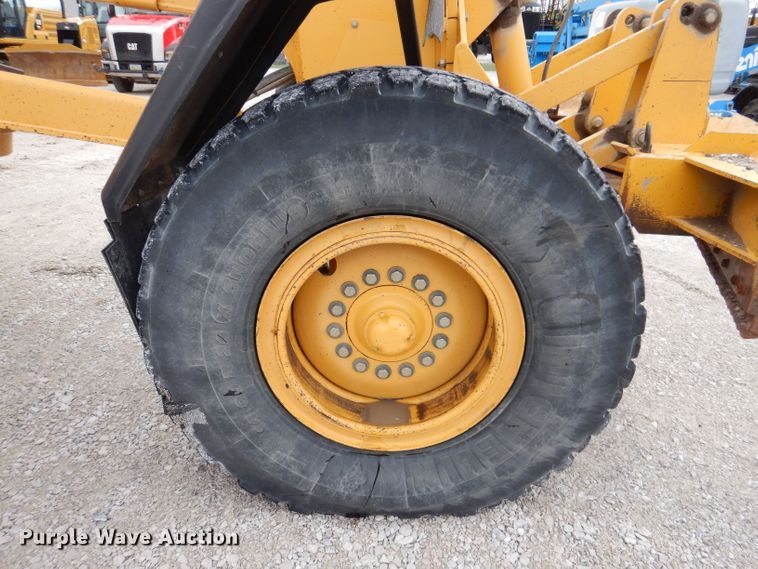 image for item DK1994 2001 John Deere 770CH  motor grader