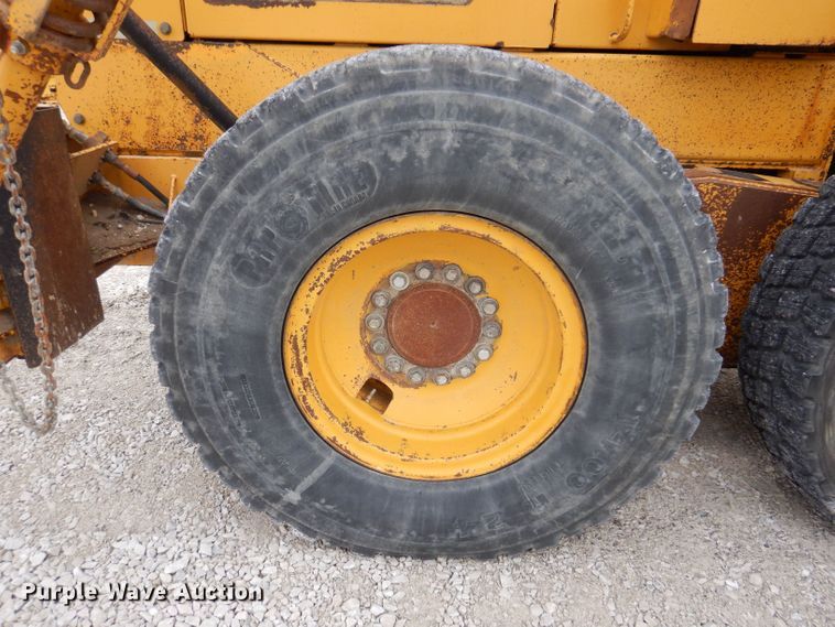 image for item DK1994 2001 John Deere 770CH  motor grader