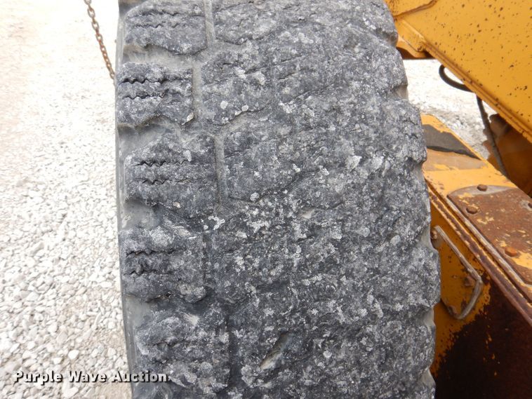 image for item DK1994 2001 John Deere 770CH  motor grader