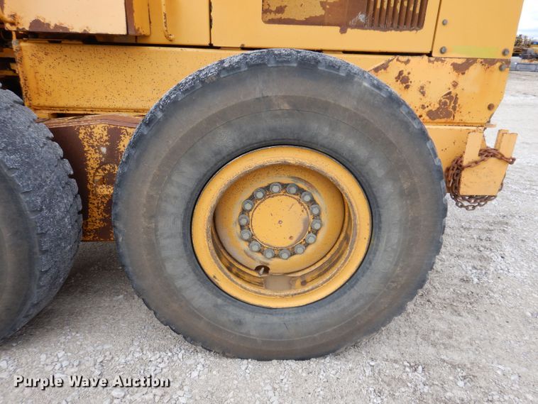 image for item DK1994 2001 John Deere 770CH  motor grader