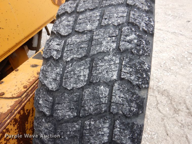 image for item DK1994 2001 John Deere 770CH  motor grader