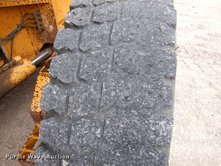 image for item DK1994 2001 John Deere 770CH  motor grader