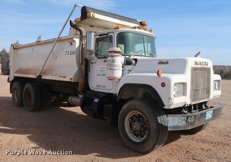image for item DK3578 1988 Mack DM690S  dump truck