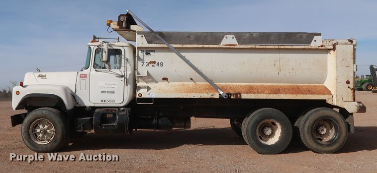 image for item DK3578 1988 Mack DM690S  dump truck