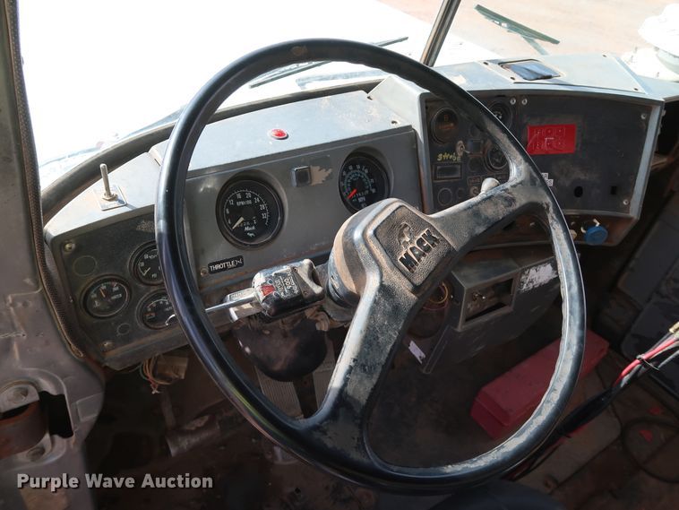 image for item DK3578 1988 Mack DM690S  dump truck