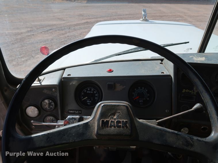 image for item DK3578 1988 Mack DM690S  dump truck