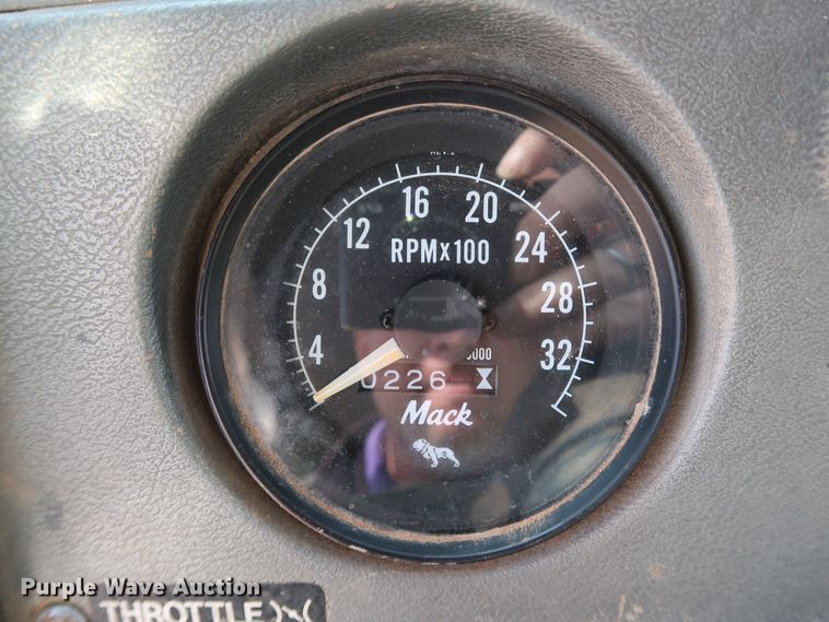 image for item DK3578 1988 Mack DM690S  dump truck