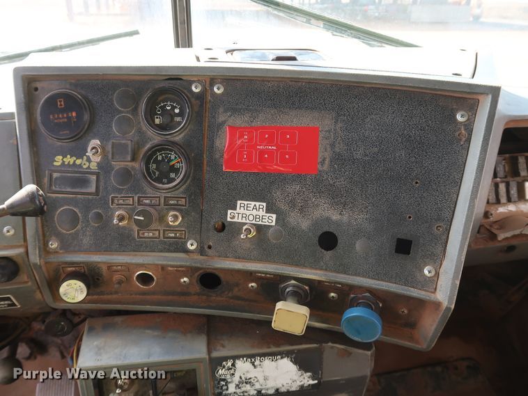 image for item DK3578 1988 Mack DM690S  dump truck