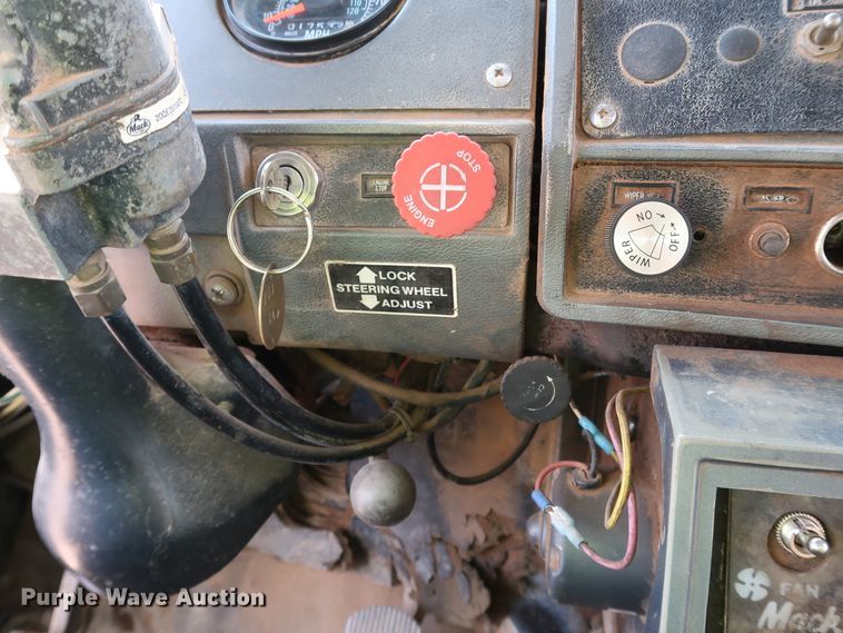 image for item DK3578 1988 Mack DM690S  dump truck