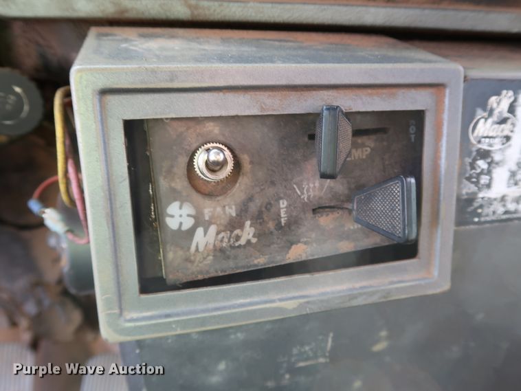 image for item DK3578 1988 Mack DM690S  dump truck