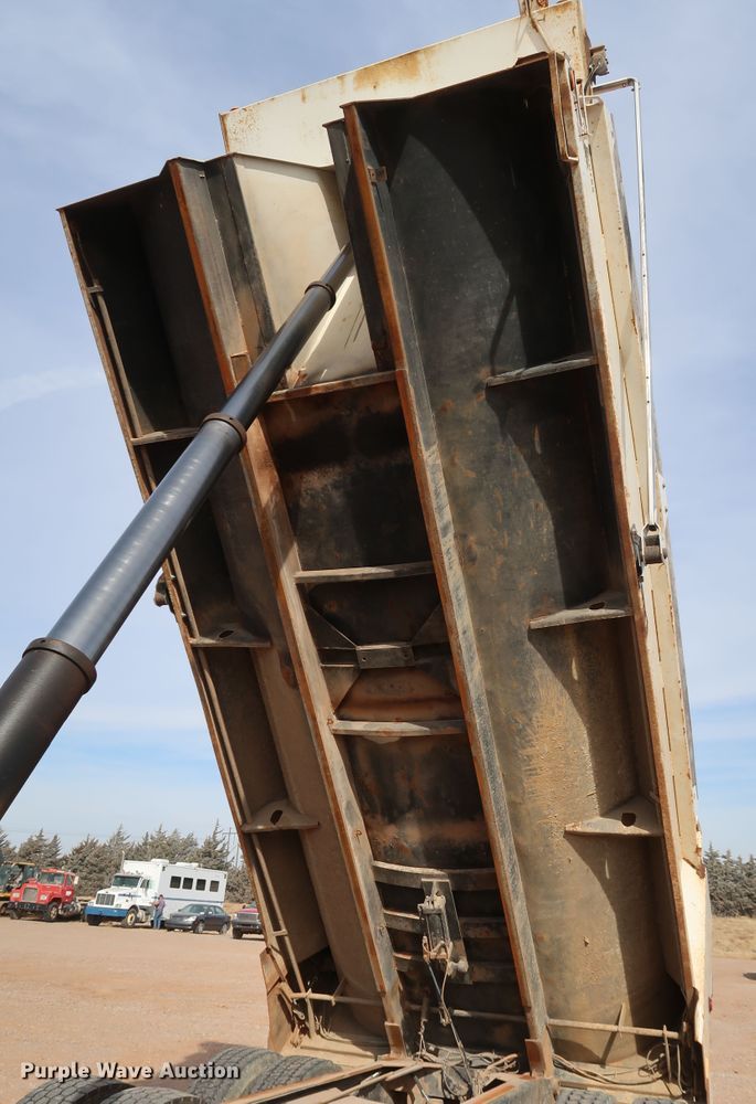 image for item DK3578 1988 Mack DM690S  dump truck