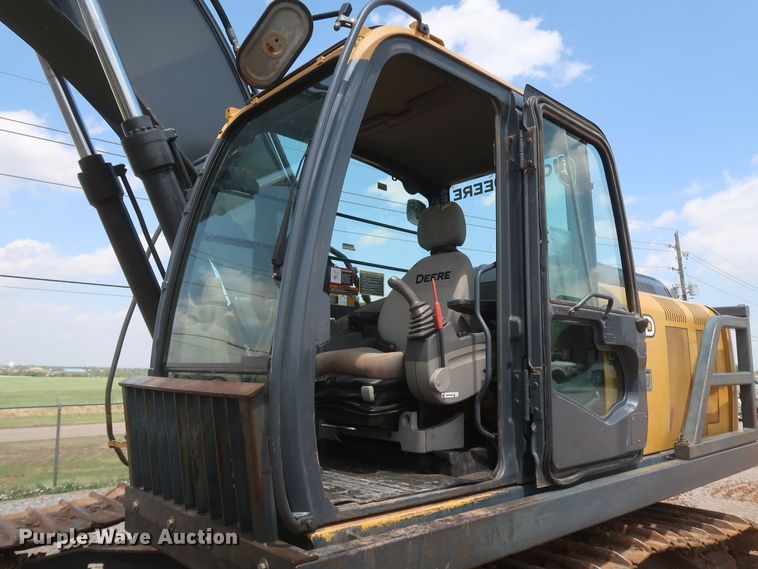 image for item DK3689 2011 John Deere 200D LC  excavator