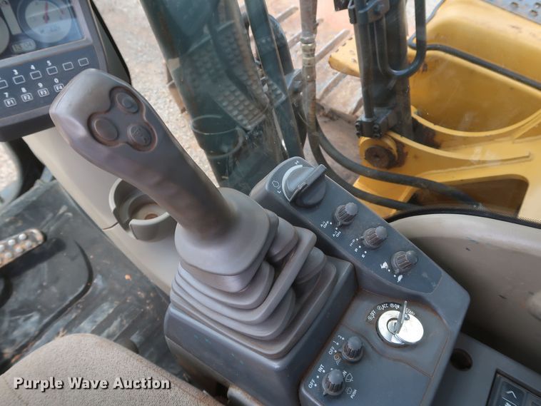 image for item DK3689 2011 John Deere 200D LC  excavator