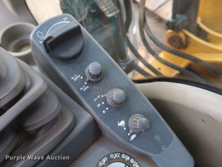 image for item DK3689 2011 John Deere 200D LC  excavator