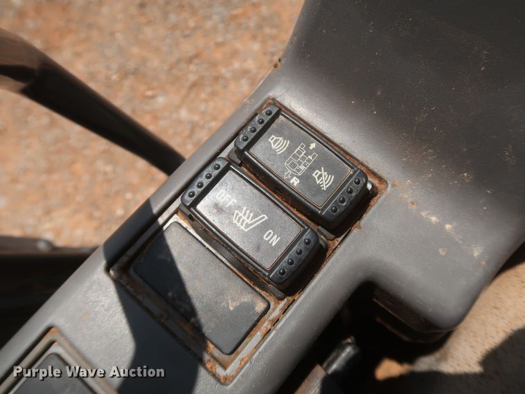 image for item DK3689 2011 John Deere 200D LC  excavator