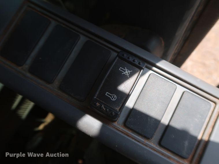 image for item DK3689 2011 John Deere 200D LC  excavator