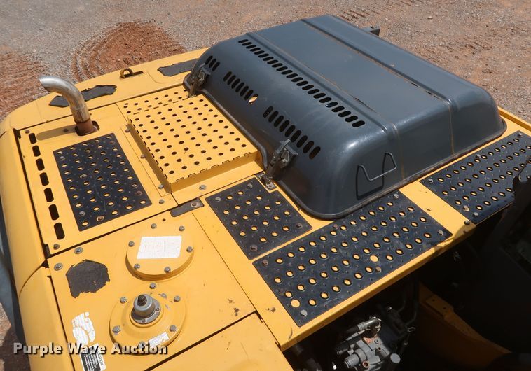 image for item DK3689 2011 John Deere 200D LC  excavator