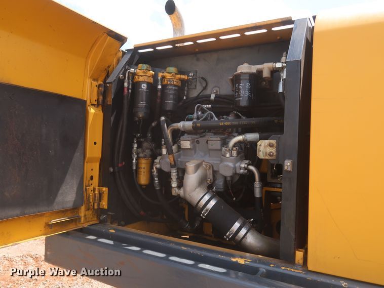 image for item DK3689 2011 John Deere 200D LC  excavator