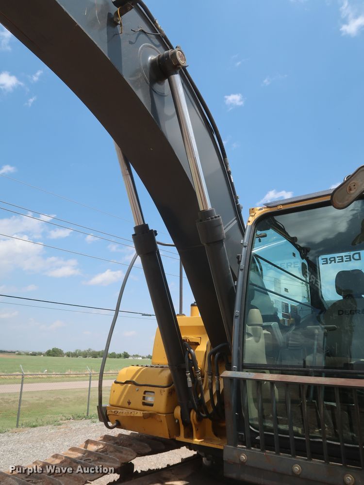 image for item DK3689 2011 John Deere 200D LC  excavator