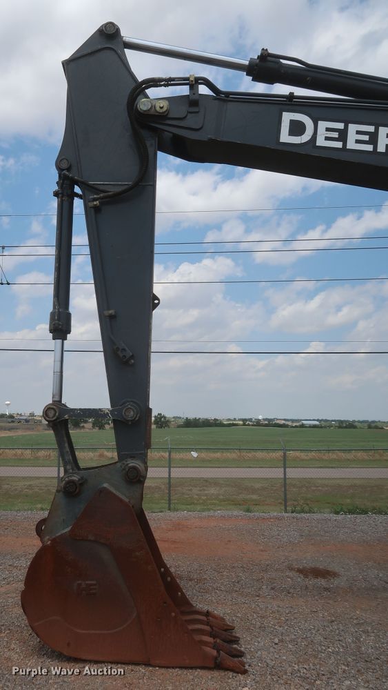 image for item DK3689 2011 John Deere 200D LC  excavator