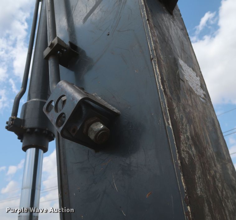 image for item DK3689 2011 John Deere 200D LC  excavator