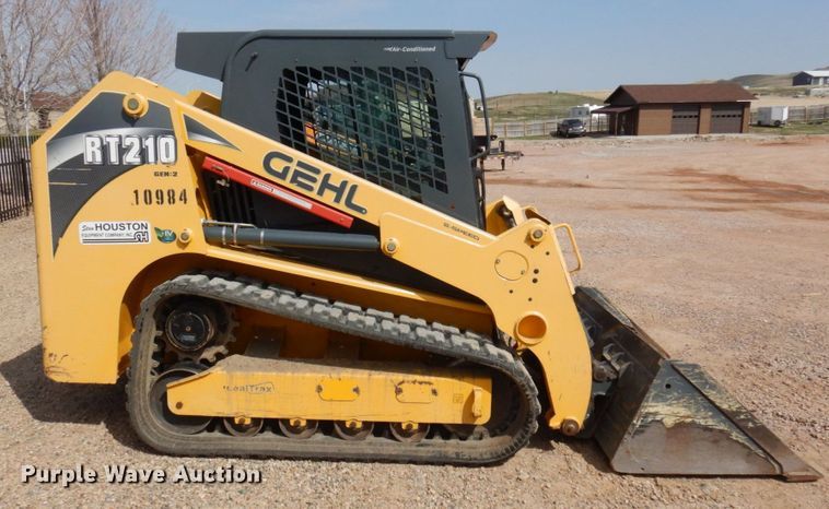 image for item DM5429 2016 Gehl RT210  skid steer loader