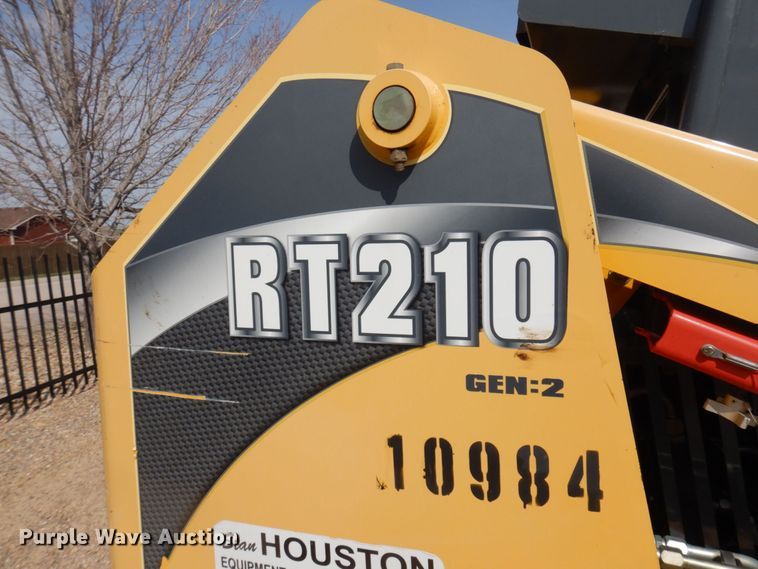 image for item DM5429 2016 Gehl RT210  skid steer loader