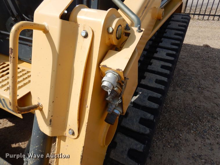 image for item DM5429 2016 Gehl RT210  skid steer loader