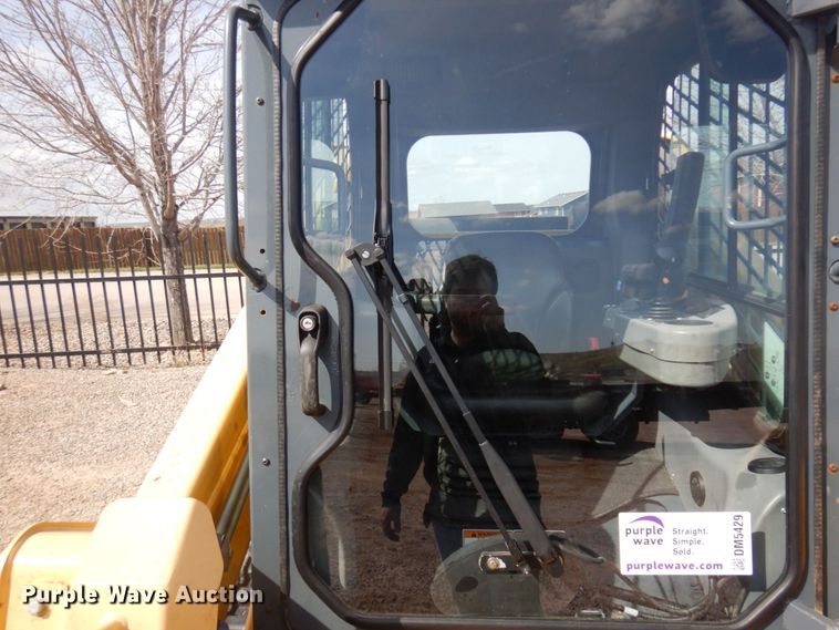 image for item DM5429 2016 Gehl RT210  skid steer loader