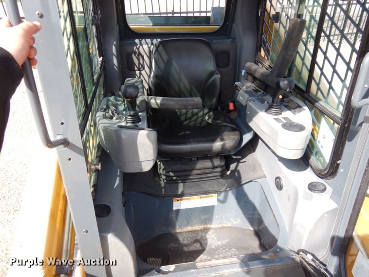 image for item DM5429 2016 Gehl RT210  skid steer loader