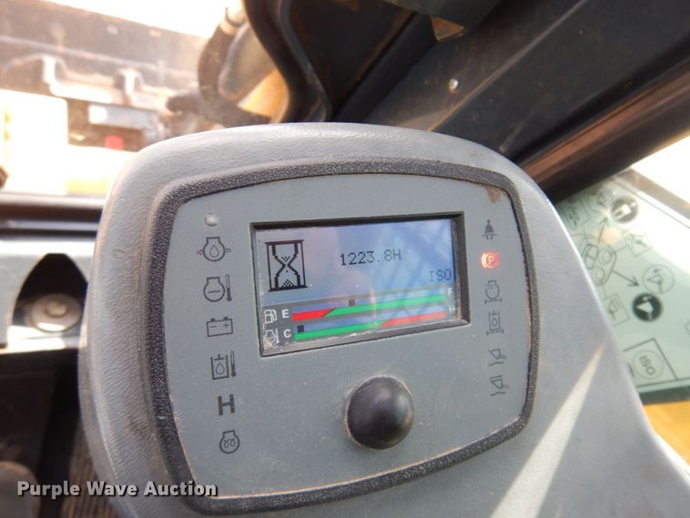 image for item DM5429 2016 Gehl RT210  skid steer loader