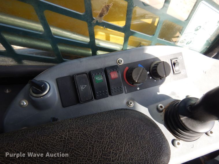 image for item DM5429 2016 Gehl RT210  skid steer loader