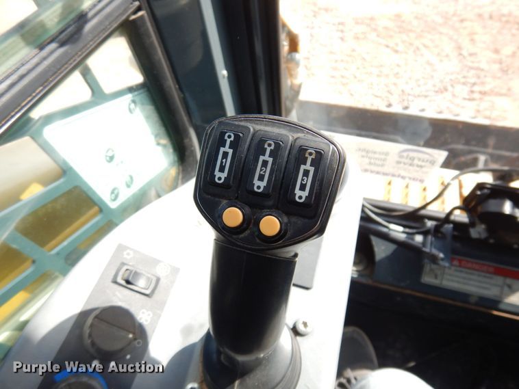 image for item DM5429 2016 Gehl RT210  skid steer loader