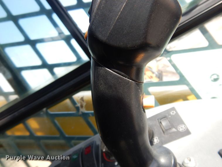 image for item DM5429 2016 Gehl RT210  skid steer loader