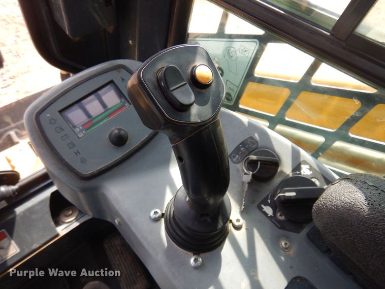 image for item DM5429 2016 Gehl RT210  skid steer loader