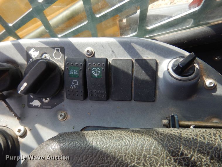 image for item DM5429 2016 Gehl RT210  skid steer loader