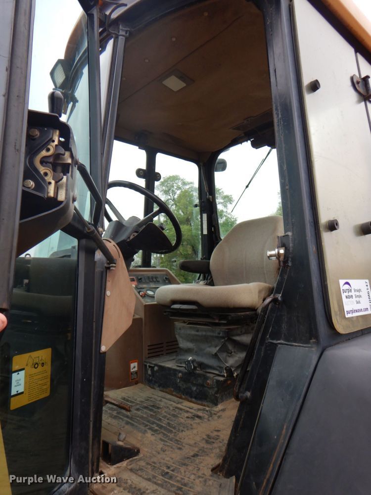 image for item DM6147 1998 John Deere 310E  backhoe