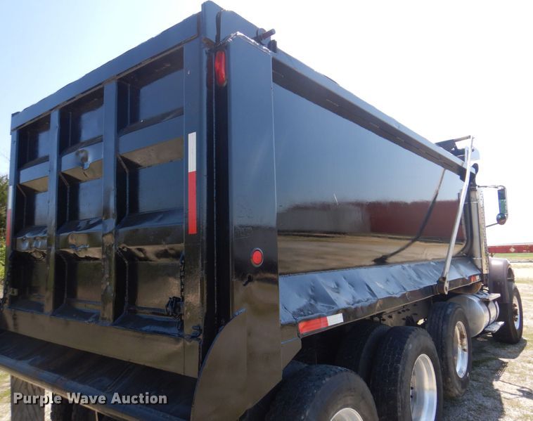 image for item DM7306 2004 International 5900i  dump truck