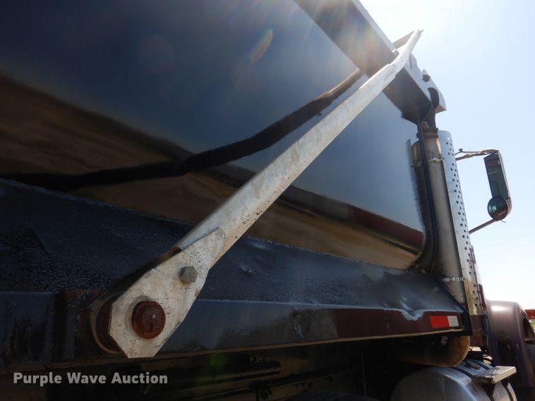 image for item DM7306 2004 International 5900i  dump truck