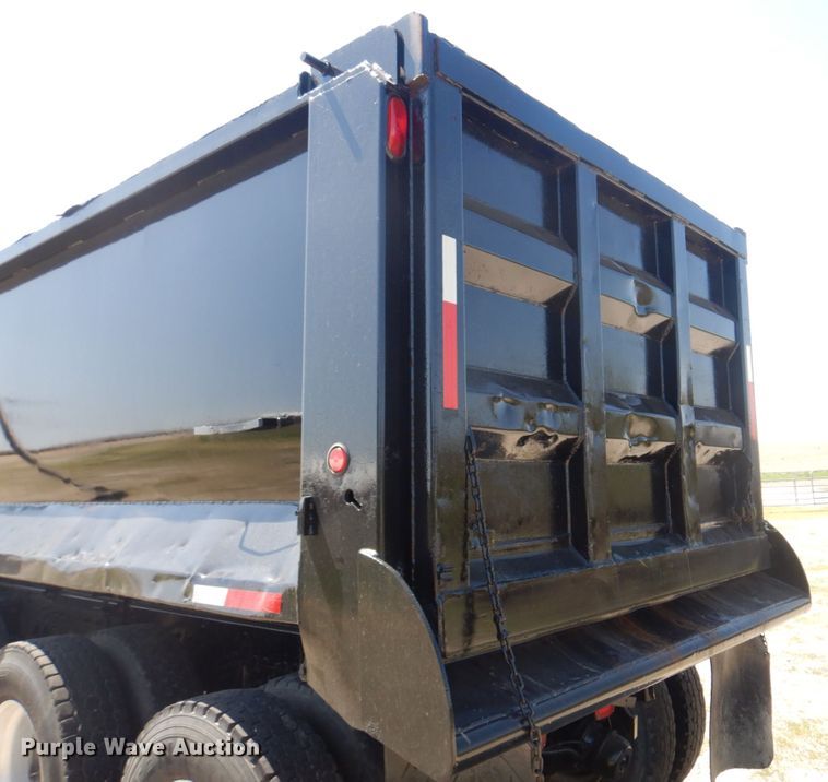 image for item DM7306 2004 International 5900i  dump truck