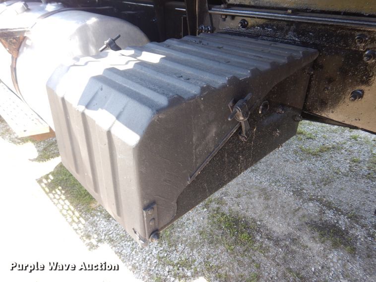 image for item DM7306 2004 International 5900i  dump truck