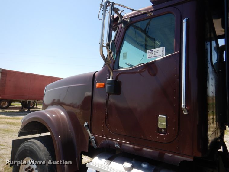 image for item DM7306 2004 International 5900i  dump truck