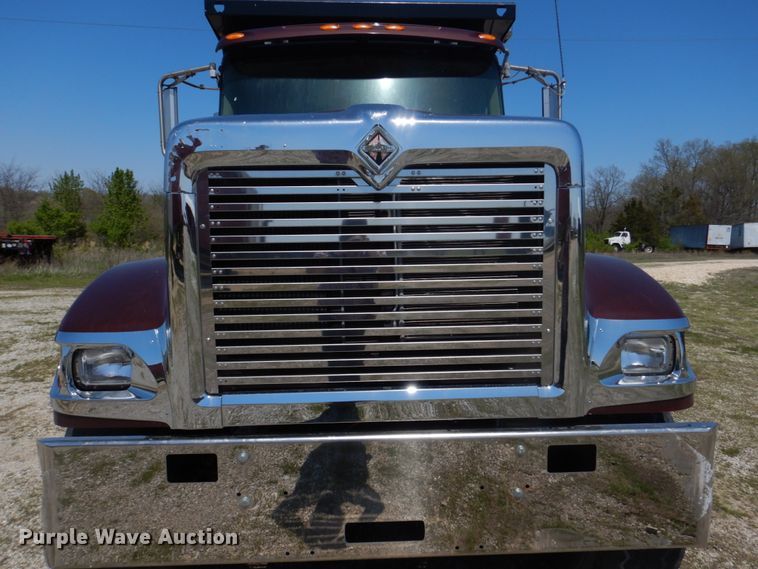 image for item DM7306 2004 International 5900i  dump truck