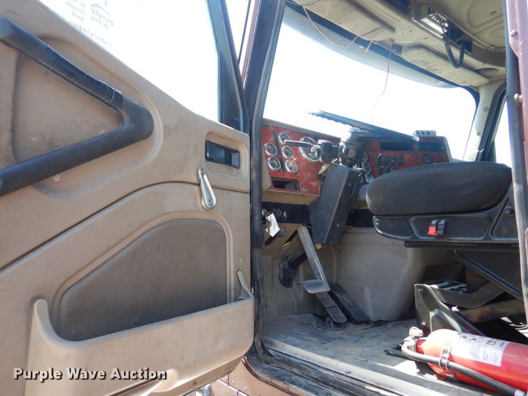 image for item DM7306 2004 International 5900i  dump truck