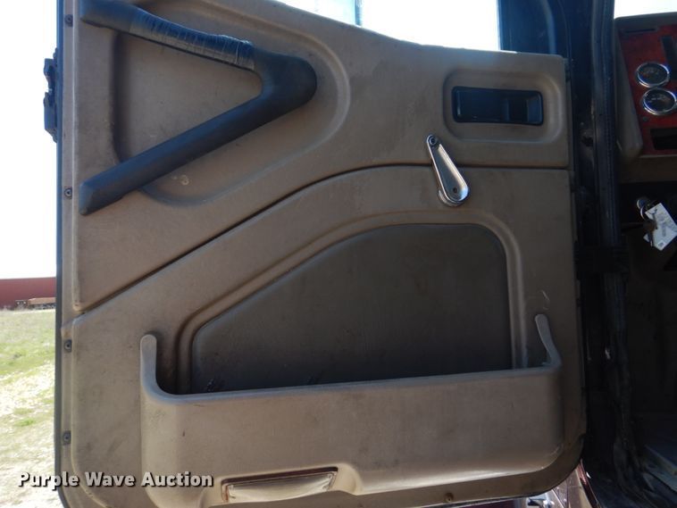 image for item DM7306 2004 International 5900i  dump truck