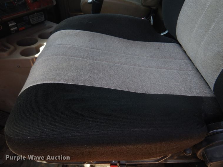 image for item DM7306 2004 International 5900i  dump truck