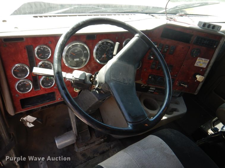 image for item DM7306 2004 International 5900i  dump truck