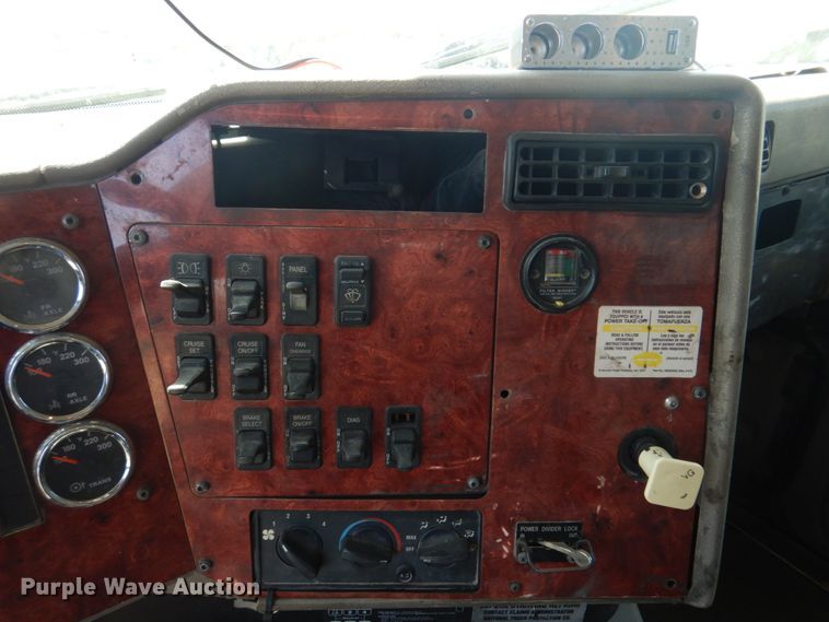 image for item DM7306 2004 International 5900i  dump truck