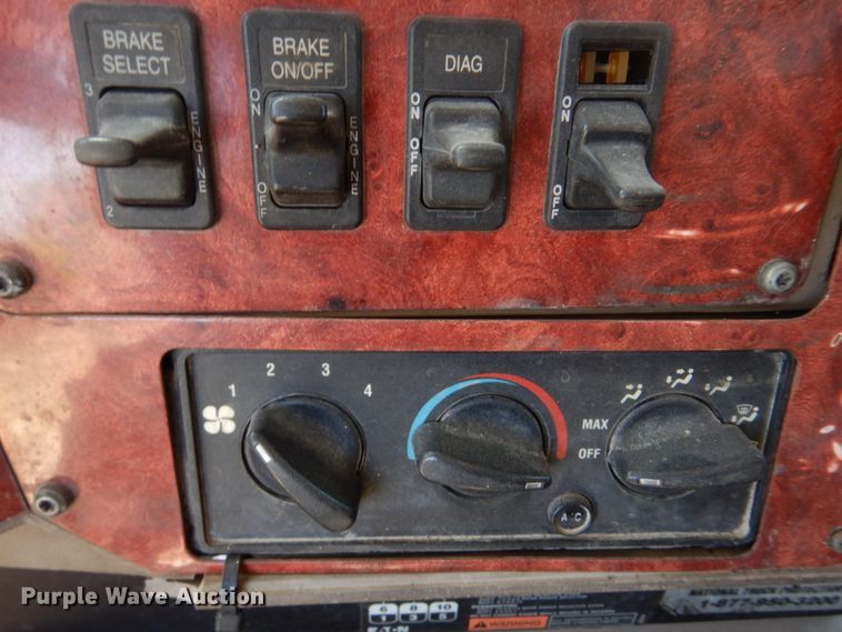 image for item DM7306 2004 International 5900i  dump truck